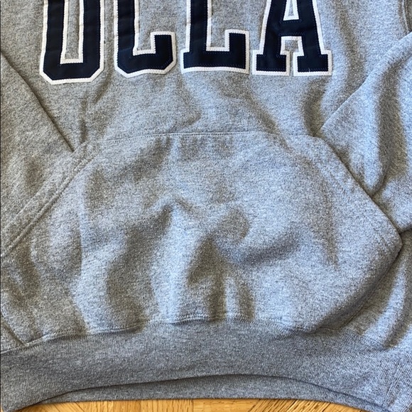 UCLA SWEATSHIRT - Picture 2 of 3